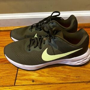 Nike dark green sneakers